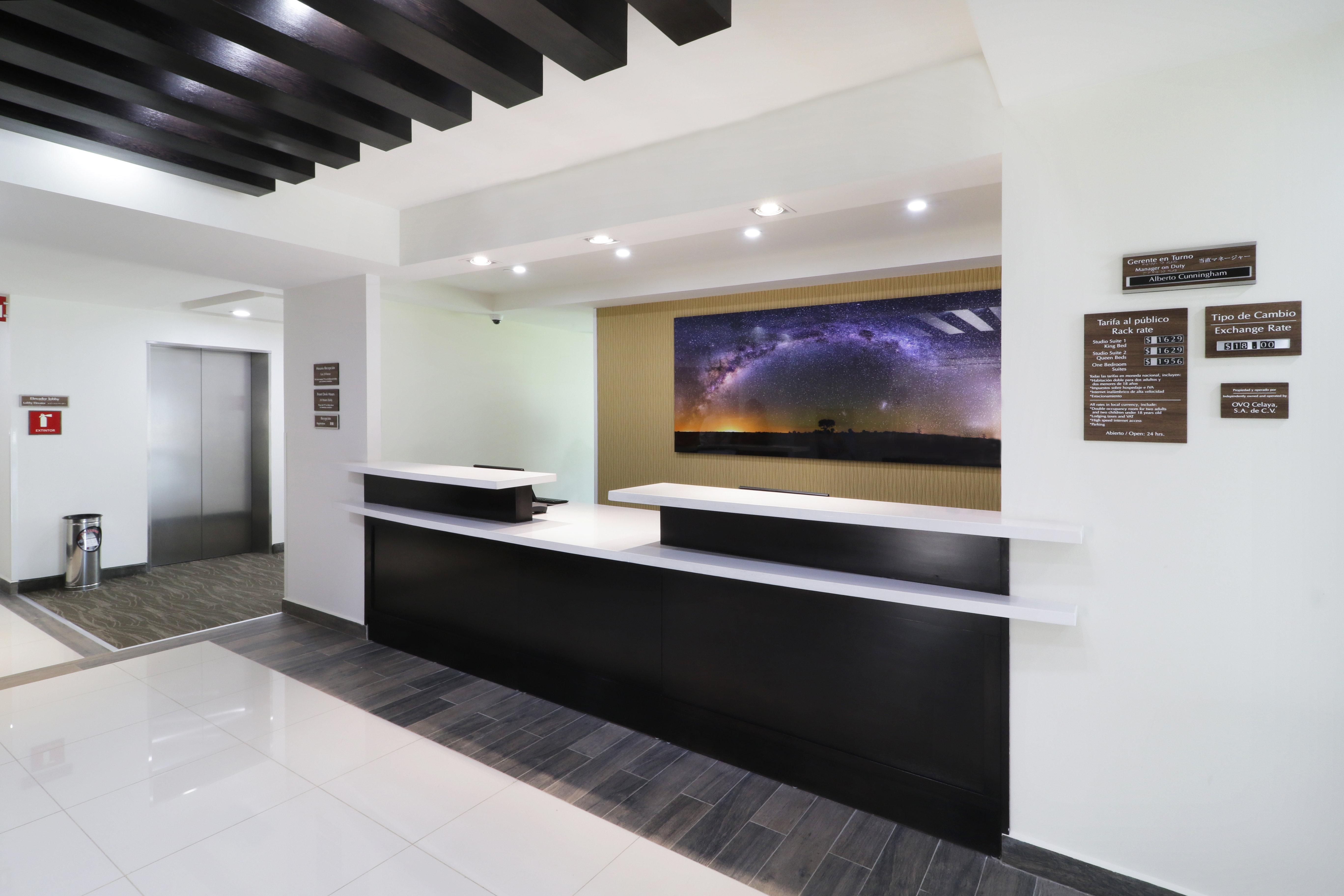 Candlewood Suites Celaya Celaya  Ngoại thất bức ảnh