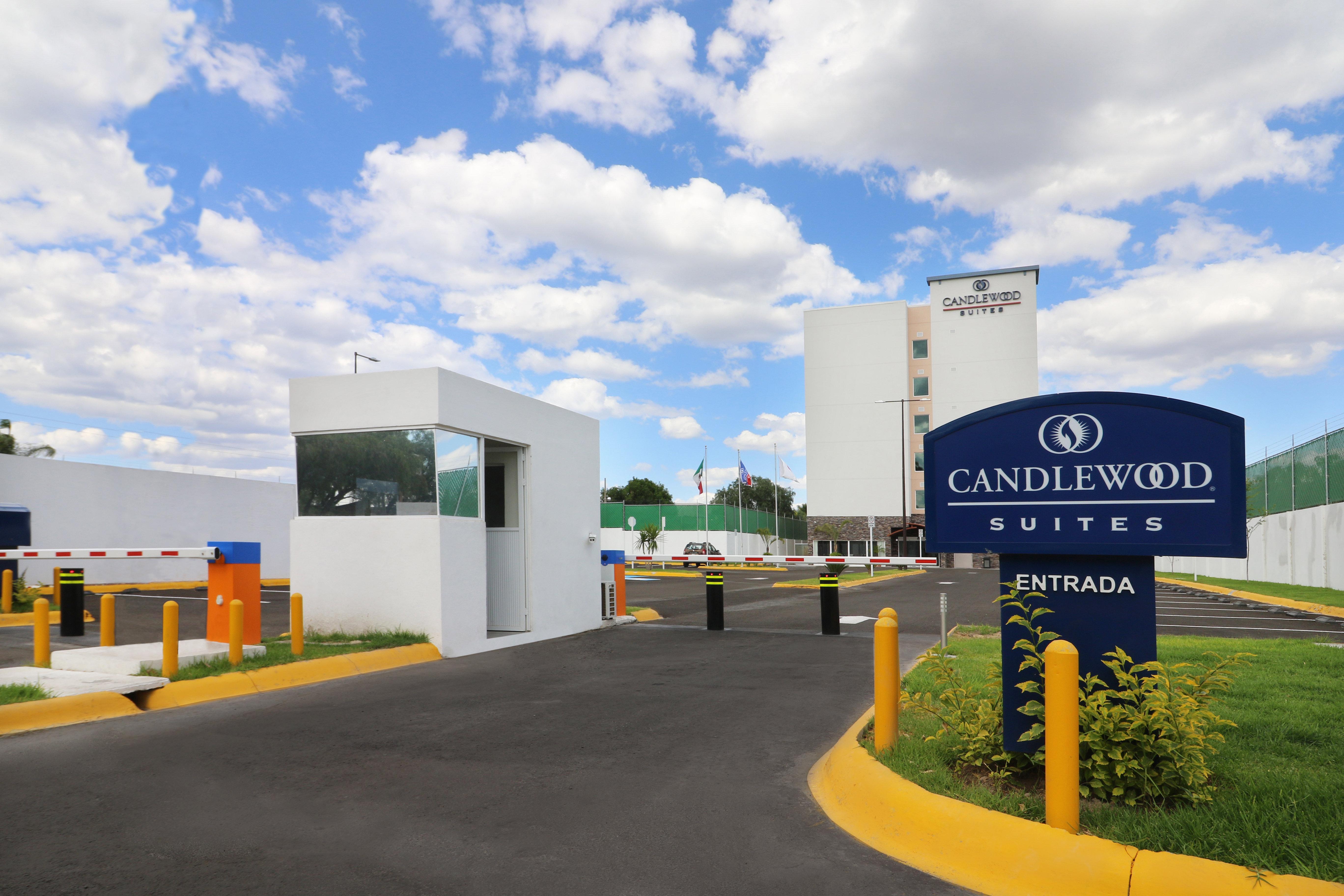 Candlewood Suites Celaya Celaya  Ngoại thất bức ảnh