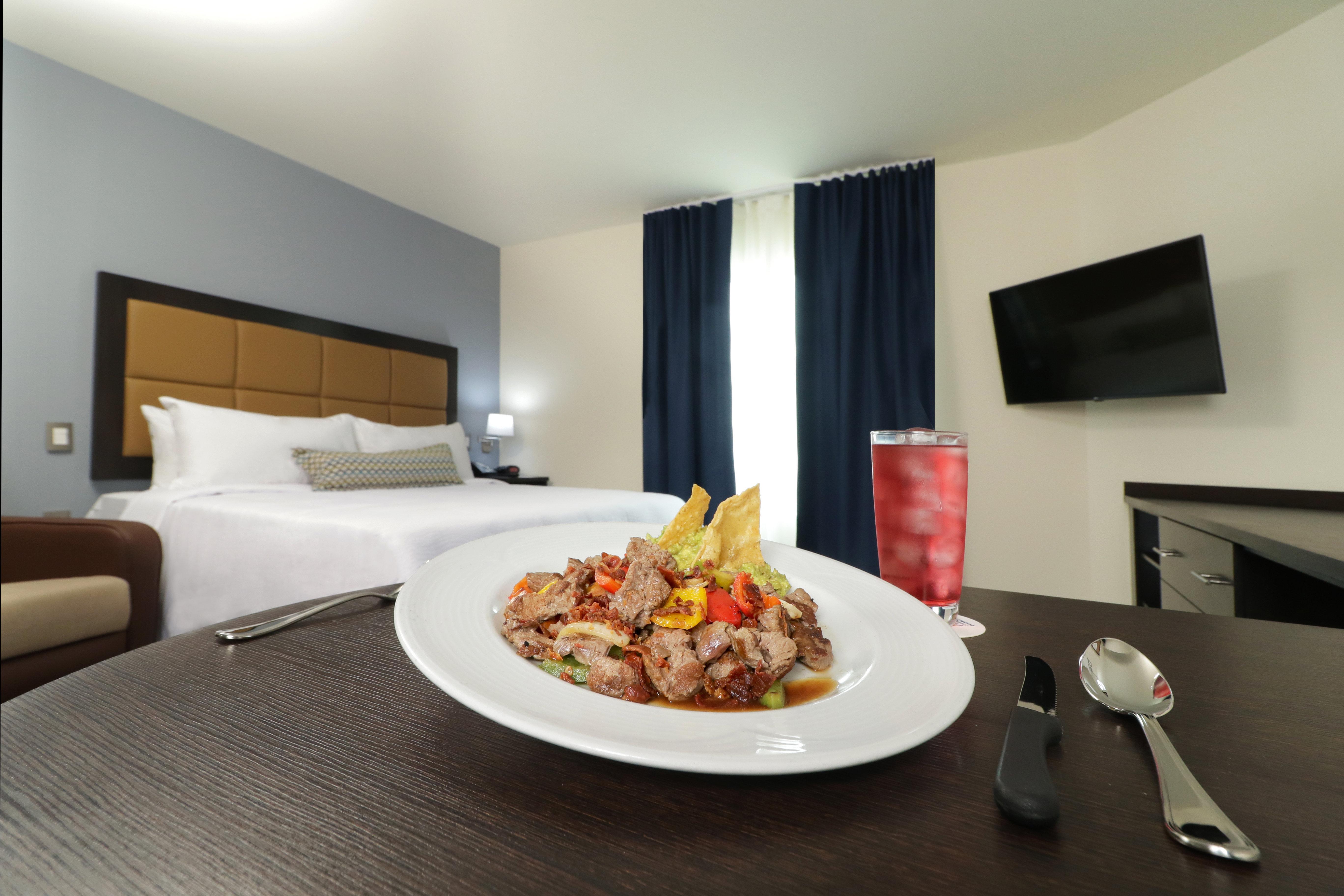 Candlewood Suites Celaya Celaya  Ngoại thất bức ảnh