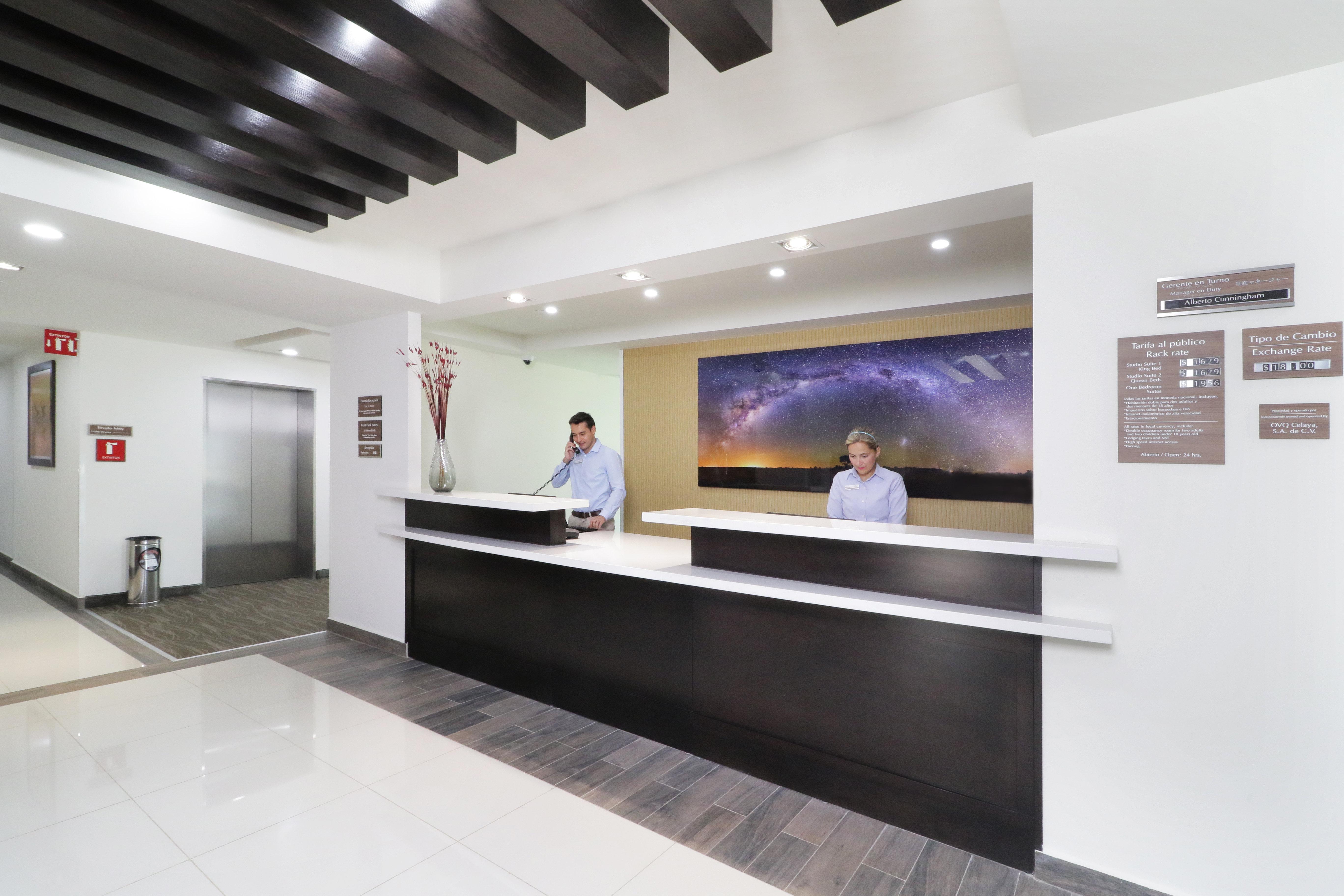 Candlewood Suites Celaya Celaya  Ngoại thất bức ảnh